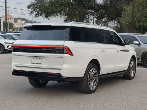 New 2026 Lincoln Navigator L Premier image 3