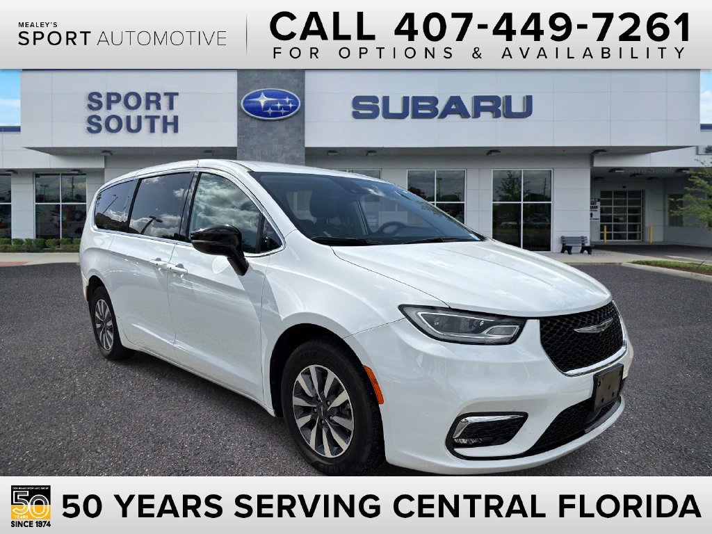 Used 2024 Chrysler Pacifica Limited FWD image 1