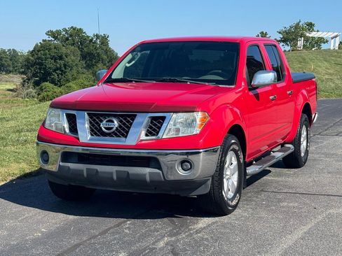 Used 2011 Nissan Frontier SV RWD image 3