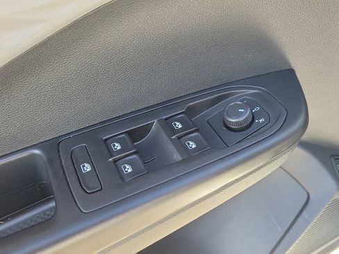 Used 2023 Volkswagen Taos S image 19