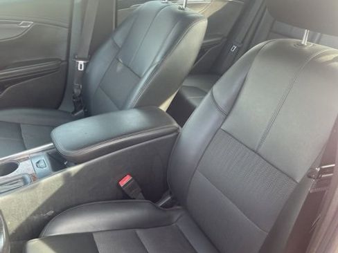 Used 2014 Chevrolet Impala LT w/ Convenience Package image 11