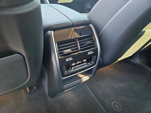 Used 2026 BMW X7 xDrive40i w/ Premium Package image 17