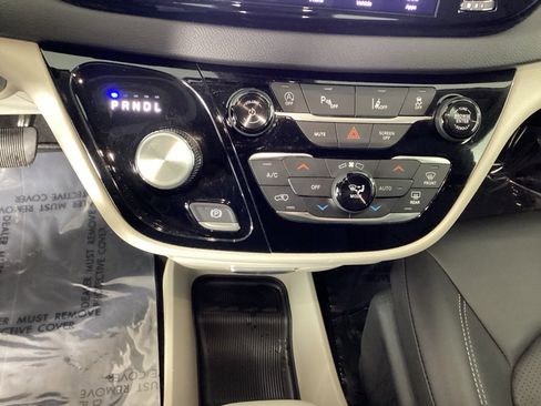 Used 2024 Chrysler Pacifica Touring-L image 27