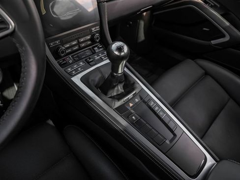 Used 2025 Porsche 718 Cayman RWD image 18