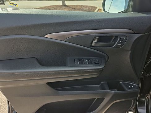 Used 2025 Honda Passport EX-L image 14