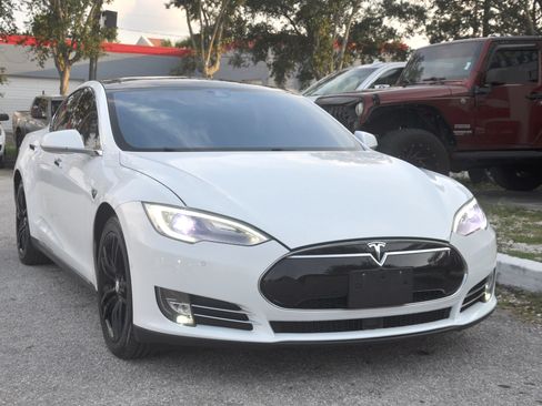 Used 2014 Tesla Model S 85 RWD image 5