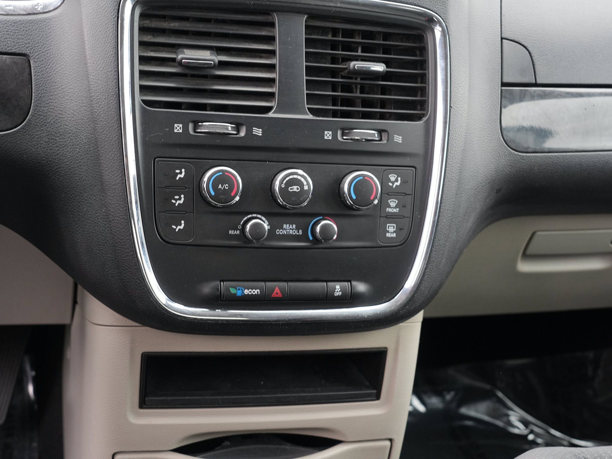 Used 2016 Dodge Grand Caravan SE w/ Quick Order Package 29E SE FWD image 23