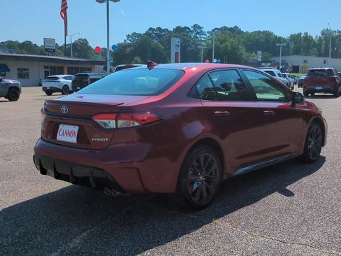 Used 2023 Toyota Corolla SE FWD image 5