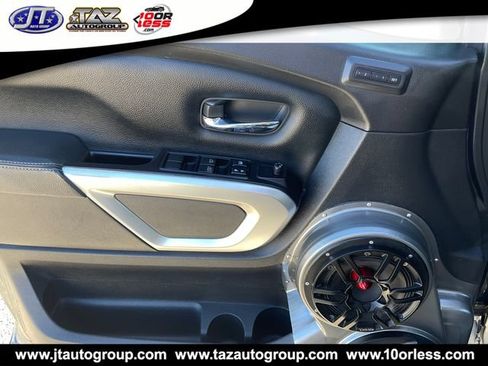 Used 2019 Nissan Titan PRO-4X w/ Pro-4x Convenience Package AWD/4WD image 12
