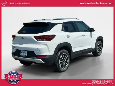 Used 2025 Chevrolet TrailBlazer LT AWD/4WD image 6