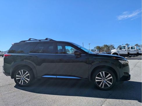 Used 2023 Nissan Pathfinder Platinum image 4