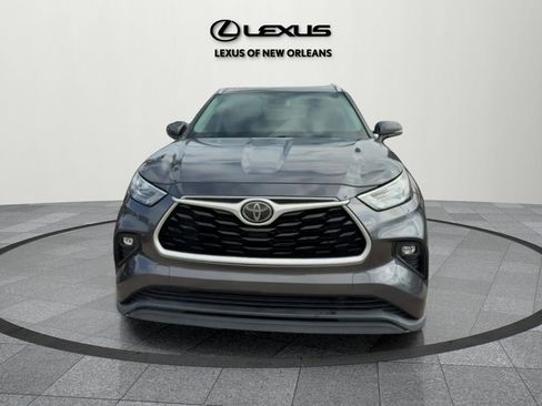 Used 2020 Toyota Highlander XLE image 2
