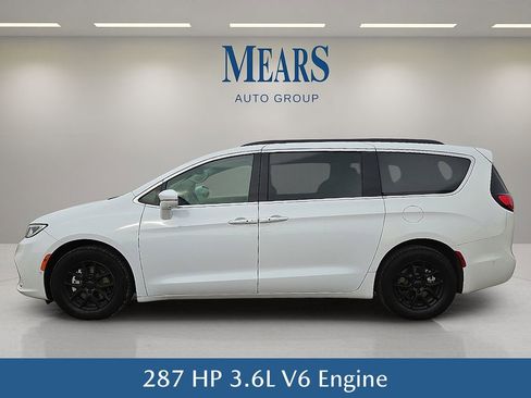 Used 2022 Chrysler Pacifica Touring-L w/ Uconnect Theater Family Group image 3