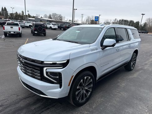 New 2026 Chevrolet Suburban High Country image 12