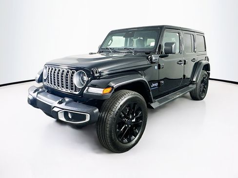 Used 2025 Jeep Wrangler Sahara image 3
