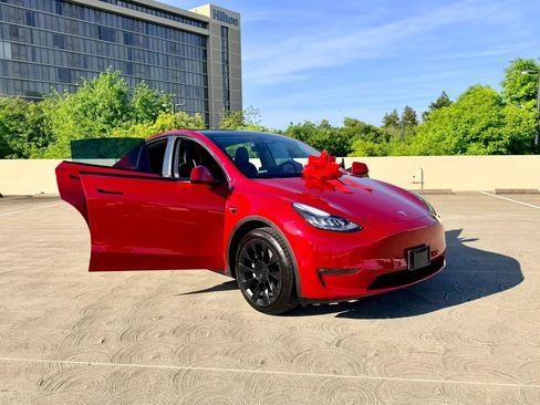 Used 2021 Tesla Model Y Long Range AWD/4WD image 26