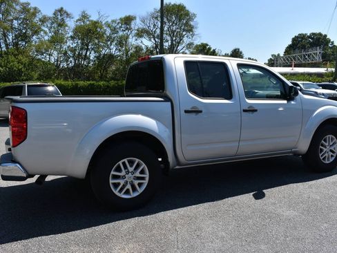 Used 2017 Nissan Frontier SV RWD image 2