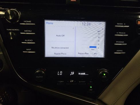 Used 2019 Toyota Camry SE image 25