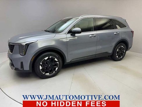 Used 2024 Kia Sorento S FWD image 1