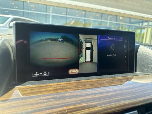Used 2020 Lexus LX 570 4WD w/ Sport Package image 9