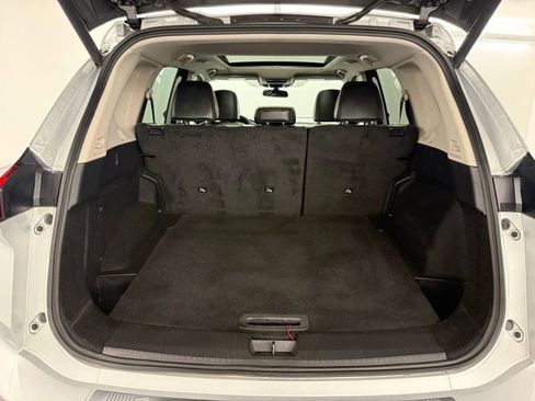 Used 2025 Nissan Rogue SV w/ SV Premium Package image 32