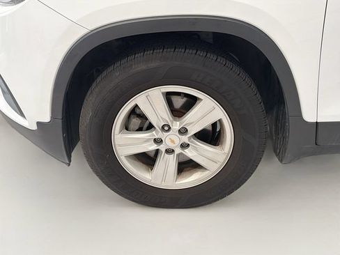 Used 2020 Chevrolet Trax LT w/ LT Convenience Package FWD image 26