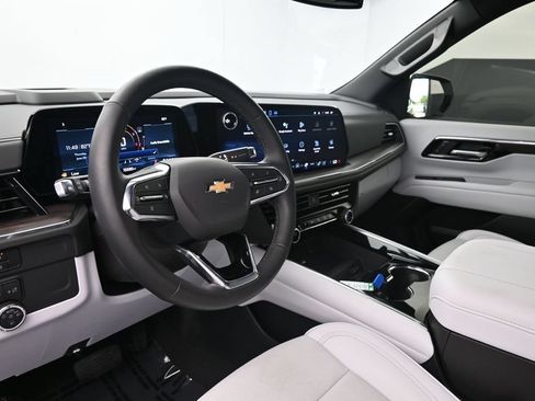 Used 2025 Chevrolet Tahoe Premier AWD/4WD image 22