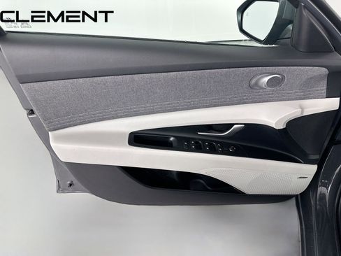 Certified 2024 Hyundai Elantra Limited FWD image 29