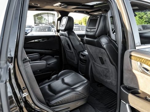Used 2019 Cadillac Escalade Platinum image 39