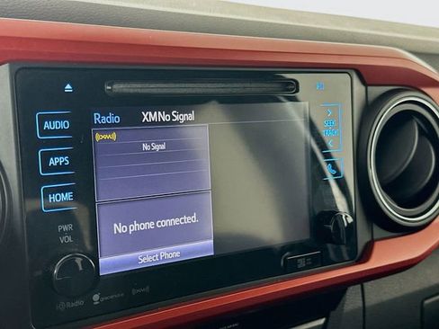 Used 2019 Toyota Tacoma TRD Sport image 17