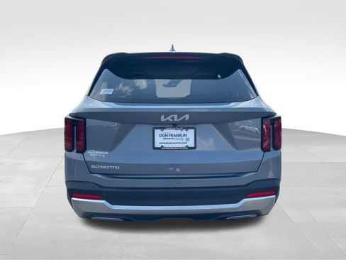 Used 2025 Kia Sorento EX w/ Panoramic Sunroof Package FWD image 4