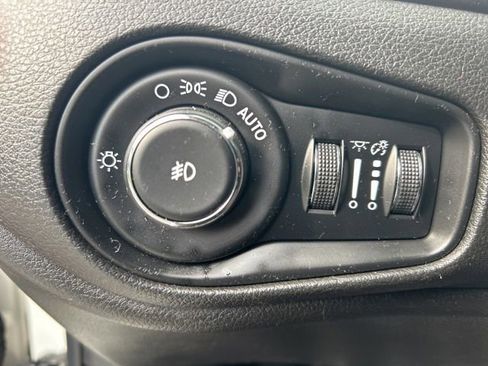 Used 2016 Jeep Renegade Trailhawk AWD/4WD image 27