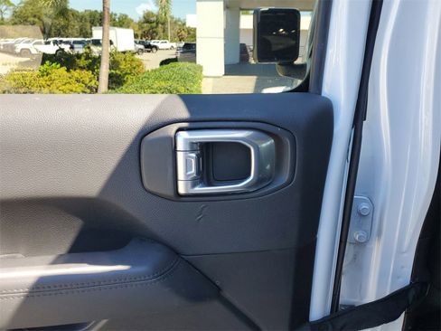 Used 2022 Jeep Wrangler Unlimited Sahara image 14