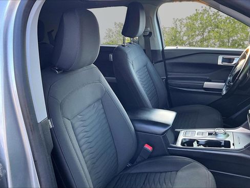 Used 2021 Ford Explorer XLT image 7