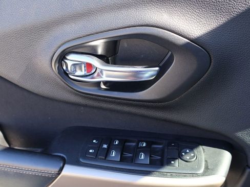 Used 2018 Jeep Cherokee Latitude image 27