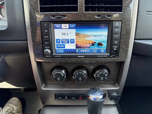 Used 2012 Jeep Liberty Limited Jet w/ Comfort/Convenience Group image 16