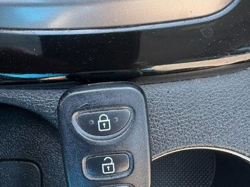 Used 2013 Hyundai Elantra GLS w/ Preferred Pkg image 44