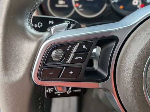 Used 2017 Porsche Panamera 4 image 16