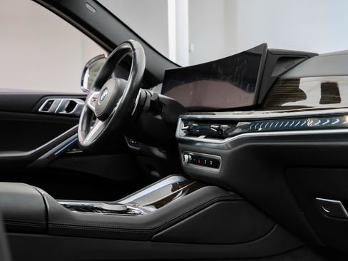 Used 2025 BMW X6 xDrive40i AWD/4WD image 29