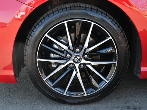 Used 2024 Toyota Camry SE image 12