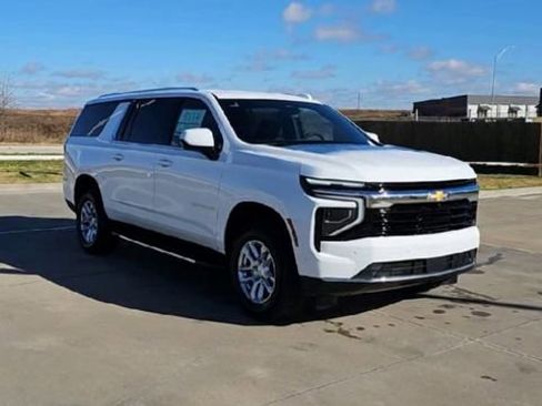 New 2026 Chevrolet Suburban LS RWD image 2