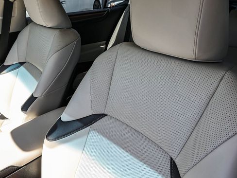 Used 2025 Lexus ES 300h w/ Premium Package FWD image 29