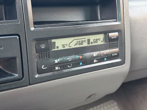 Used 2003 Volkswagen Eurovan MV FWD image 26