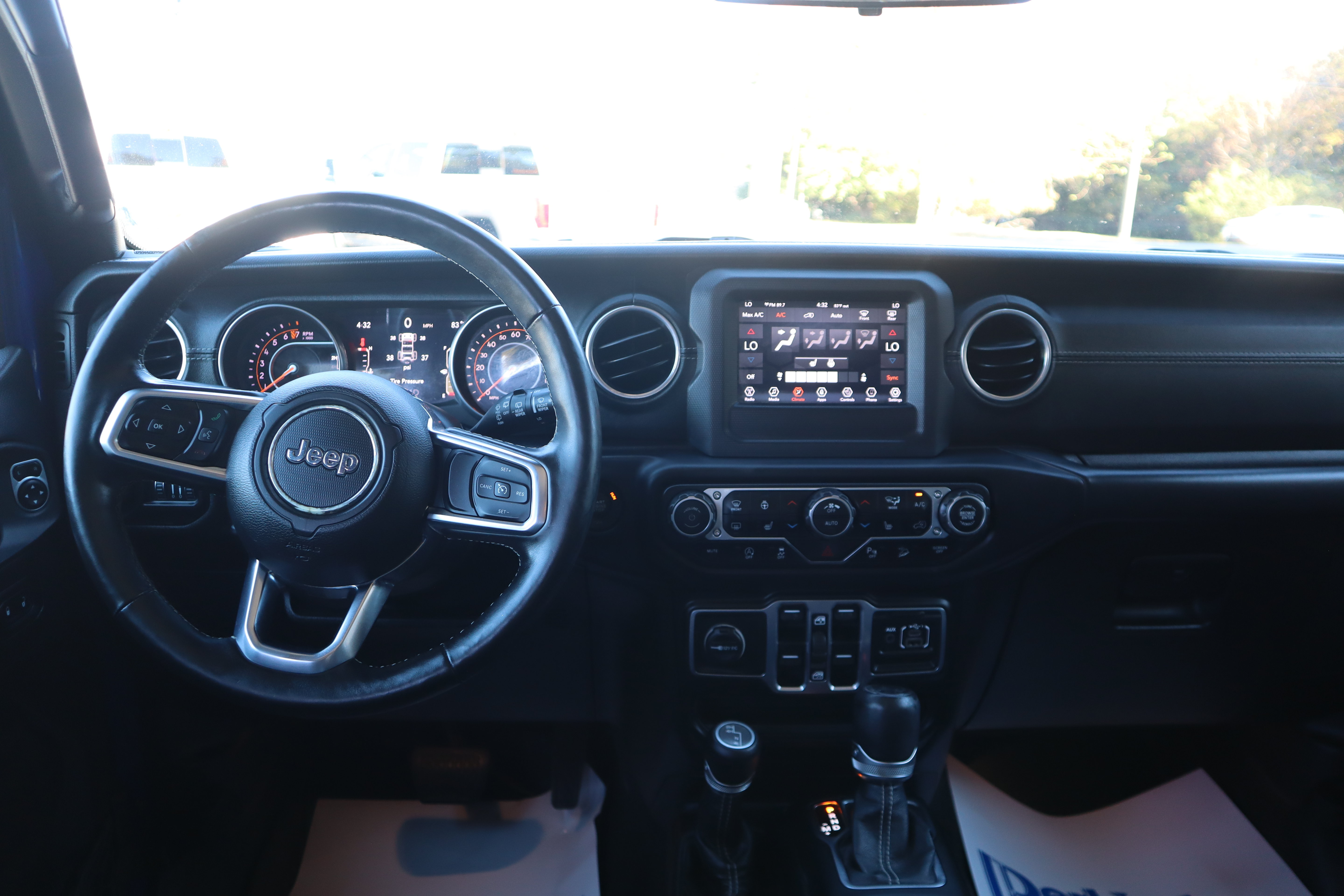 Used 2018 Jeep Wrangler Unlimited Sahara w/ Dual Top Group AWD/4WD image 13