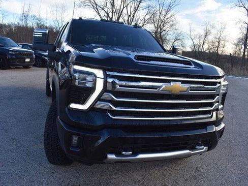Used 2025 Chevrolet Silverado 2500 High Country w/ High Country Premium Package AWD/4WD image 10