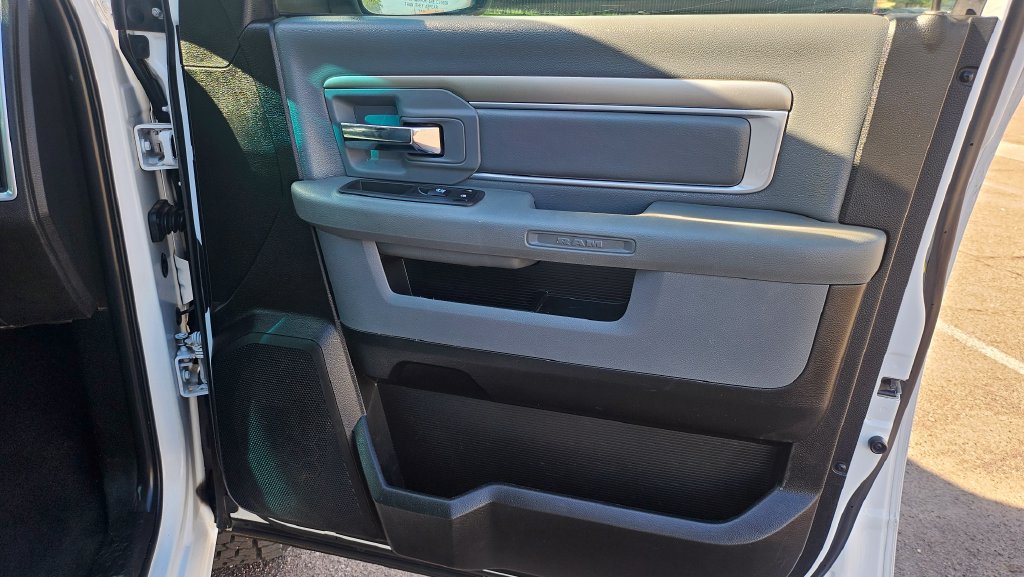 Used 2019 RAM 1500 Classic SLT RWD image 16