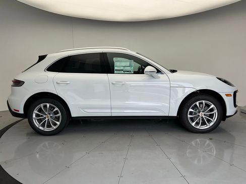 Used 2025 Porsche Macan image 23