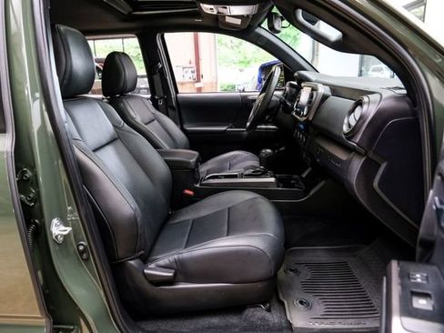 Used 2022 Toyota Tacoma TRD Sport w/ TRD Premium Sport Package AWD/4WD image 63