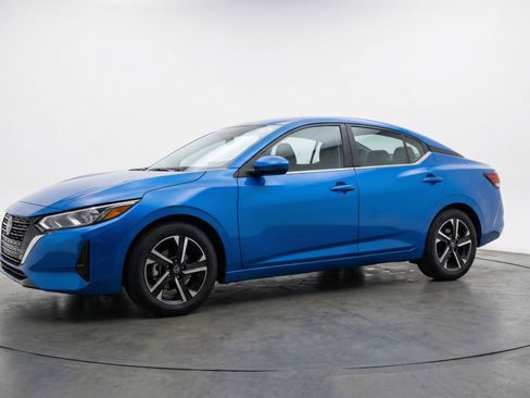 Used 2025 Nissan Sentra SV image 3