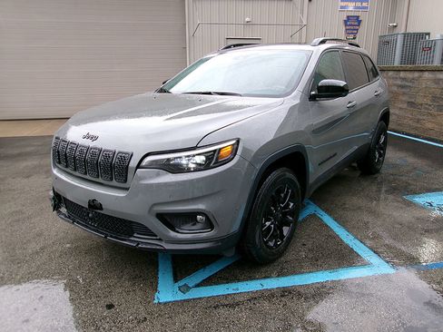 Used 2023 Jeep Cherokee Altitude Lux w/ Lux Elite Package AWD/4WD image 3